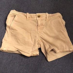 khaki american eagle shorts
